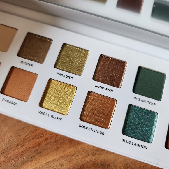 Beachside Babe Eyeshadow Palette ICONIC LONDON - Picture 9 of 9